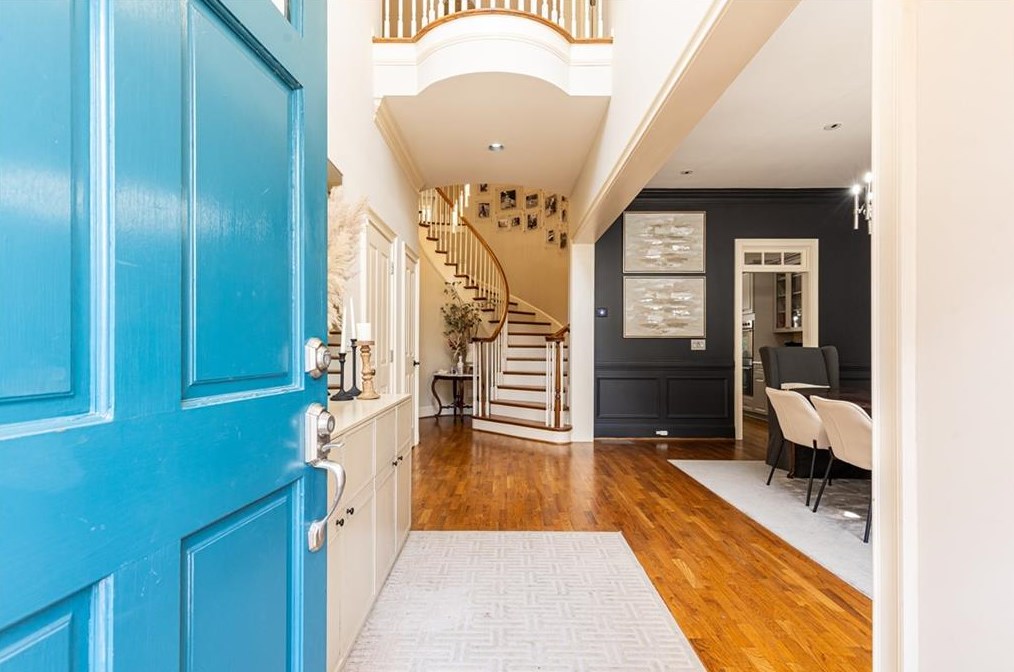 3188 Windsor Lake Dr, Atlanta, GA 30319-2372