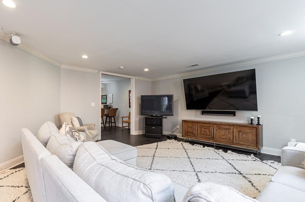 3188 Windsor Lake Dr, Atlanta GA  30319-2372 exterior
