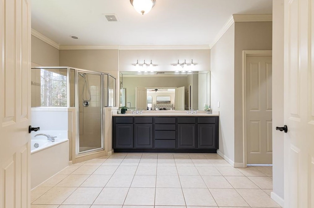 3188 Windsor Lake Dr, Atlanta GA  30319-2372 exterior