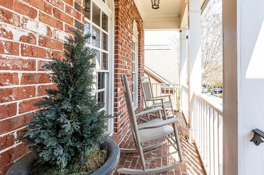 3188 Windsor Lake Dr, Atlanta GA  30319-2372 exterior