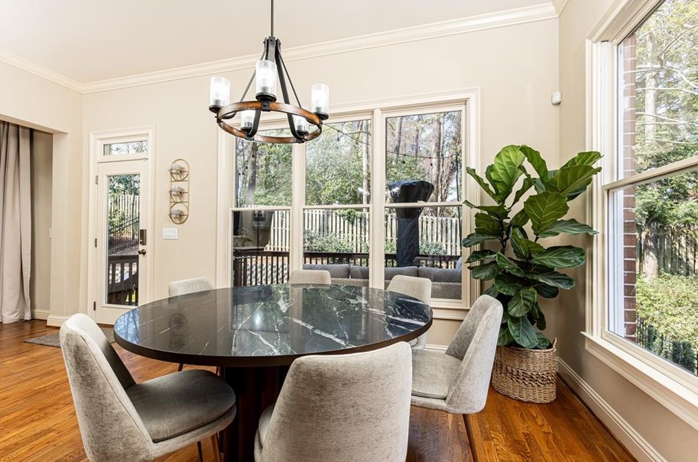 3188 Windsor Lake Dr, Atlanta GA  30319-2372 exterior