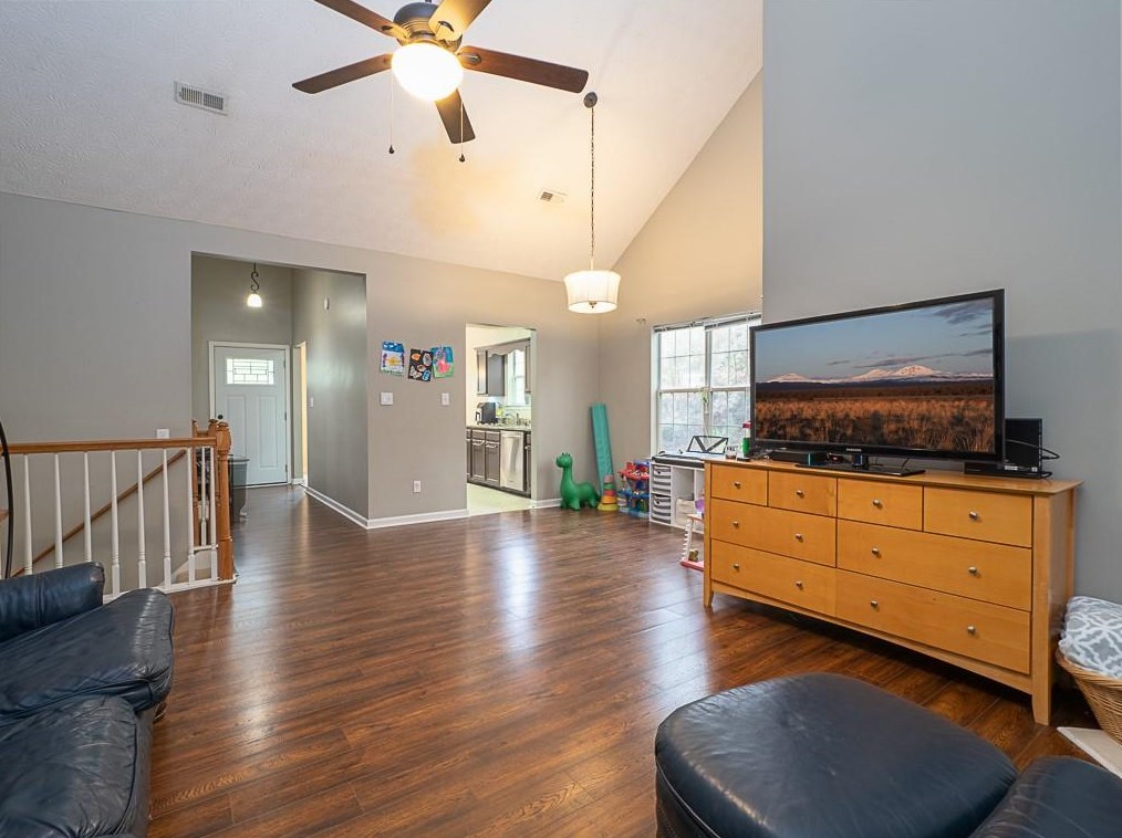 124 Laguna Springs Dr, Holly Springs, GA 30188-6110