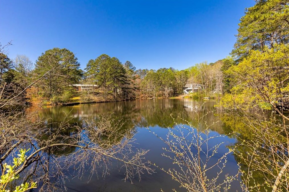4000 Orch Lk Ct, Atlanta GA  30339-4633 exterior