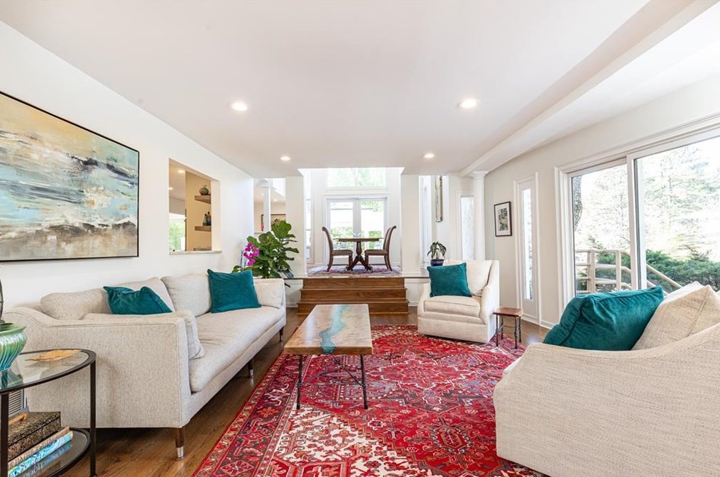 4000 Orch Lk Ct, Atlanta GA  30339-4633 exterior