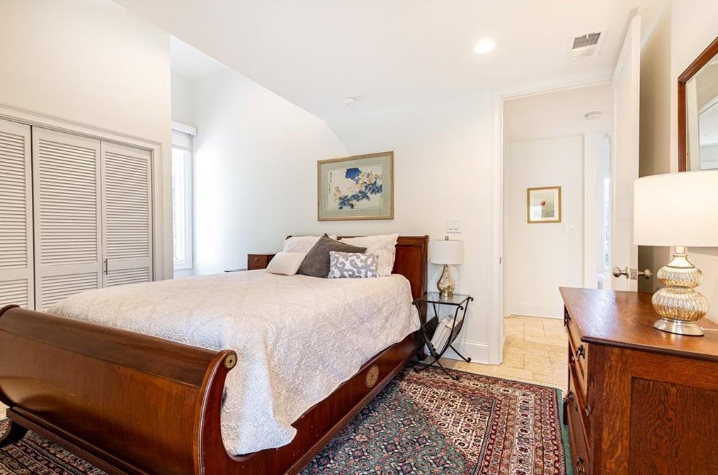 4000 Orch Lk Ct, Atlanta GA  30339-4633 exterior