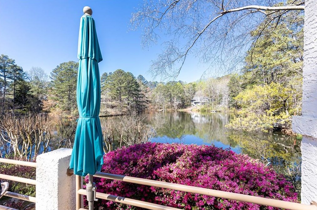 4000 Orch Lk Ct, Atlanta GA  30339-4633 exterior