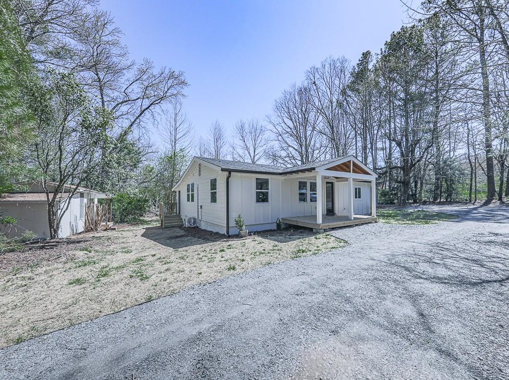 90 Talking Rock Creek Ln, White Stone, GA 30175-3836