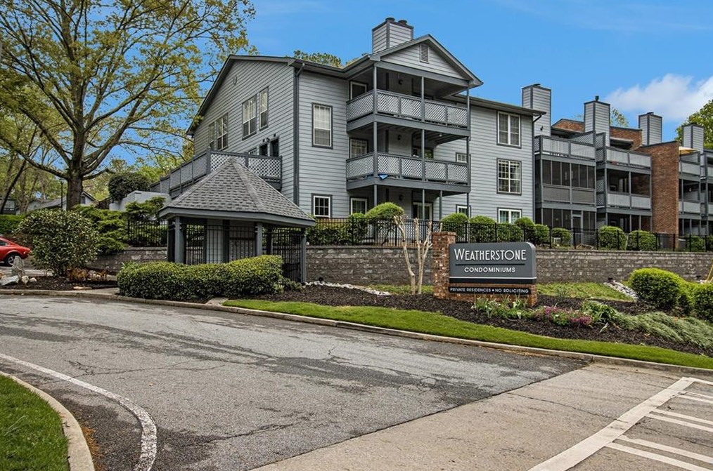 1196 Weatherstone Dr, Atlanta GA  30324-4643 exterior