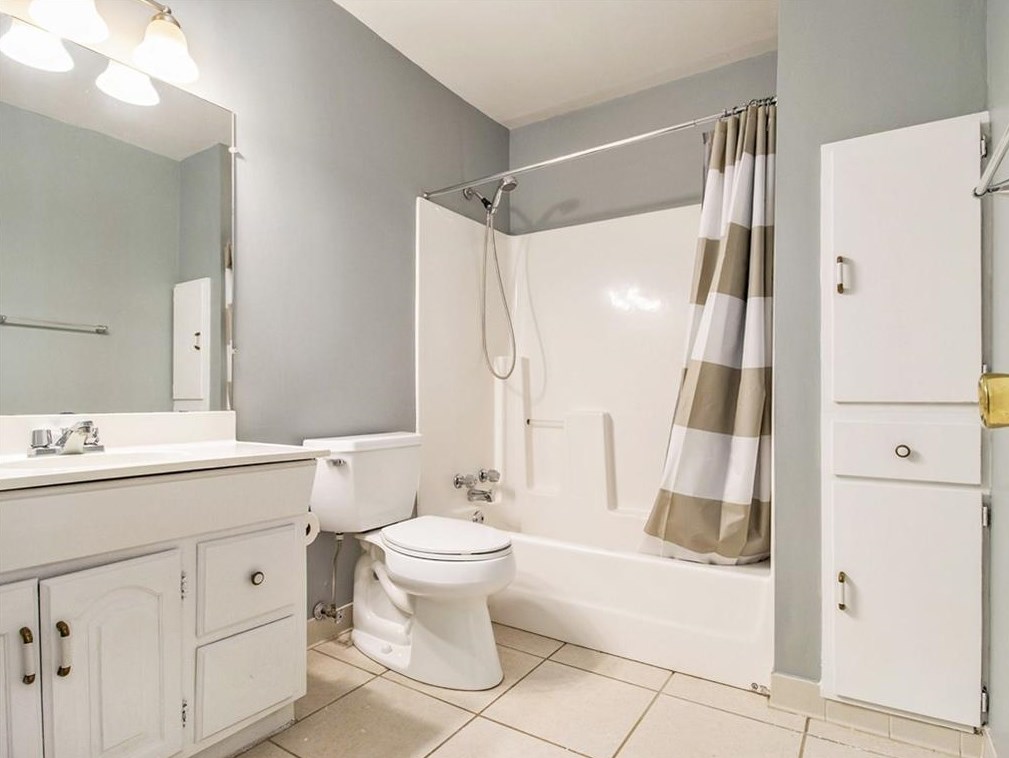 1196 Weatherstone Dr, Atlanta GA  30324-4643 exterior