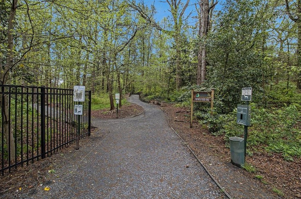 1196 Weatherstone Dr, Atlanta GA  30324-4643 exterior