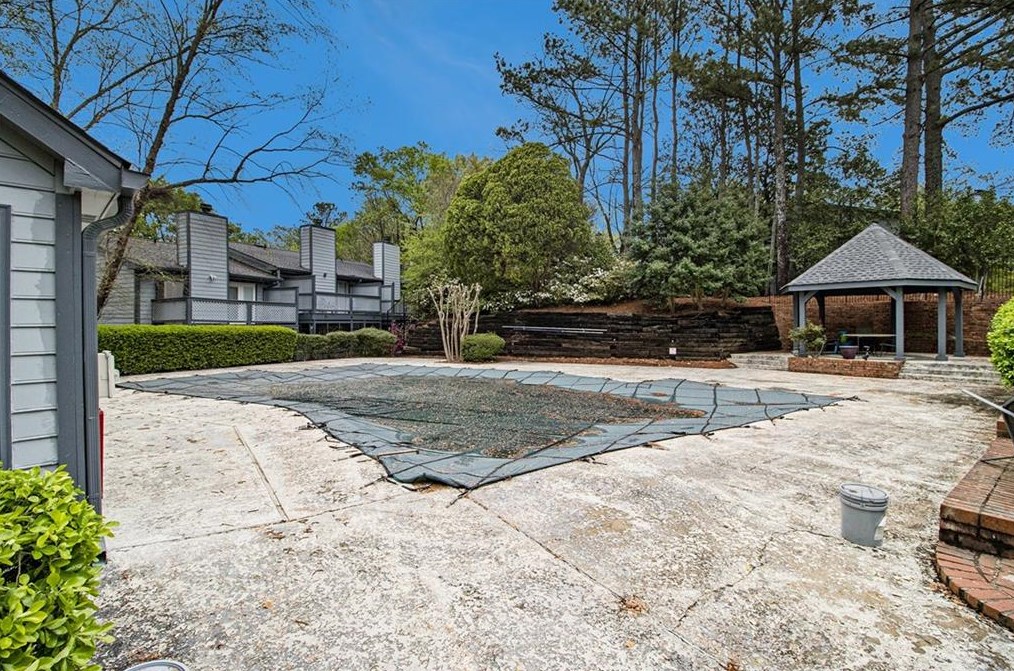 1196 Weatherstone Dr, Atlanta GA  30324-4643 exterior