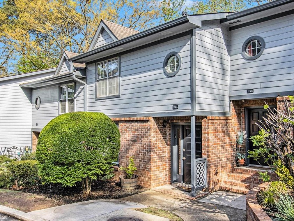 1196 Weatherstone Dr, Atlanta GA  30324-4643 exterior