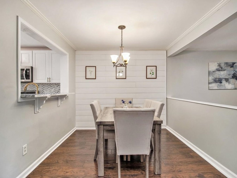 1196 Weatherstone Dr, Atlanta GA  30324-4643 exterior