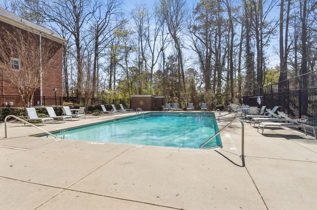 7155 Roswell Rd, Atlanta GA  30328-1415 exterior