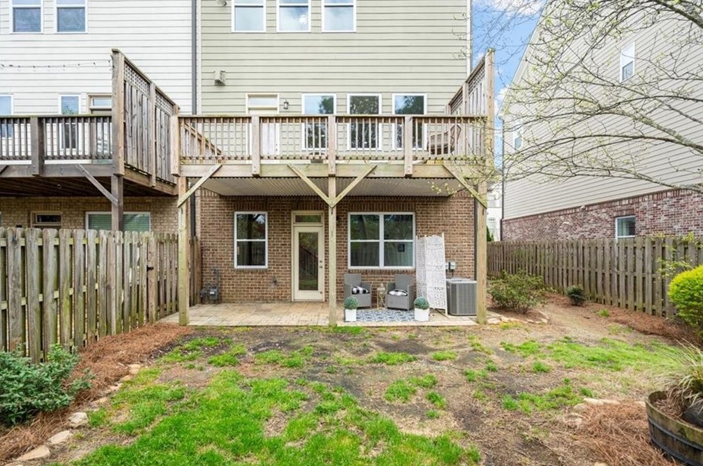 2142 Old Georgian Ter, Atlanta GA  30318-1075 exterior