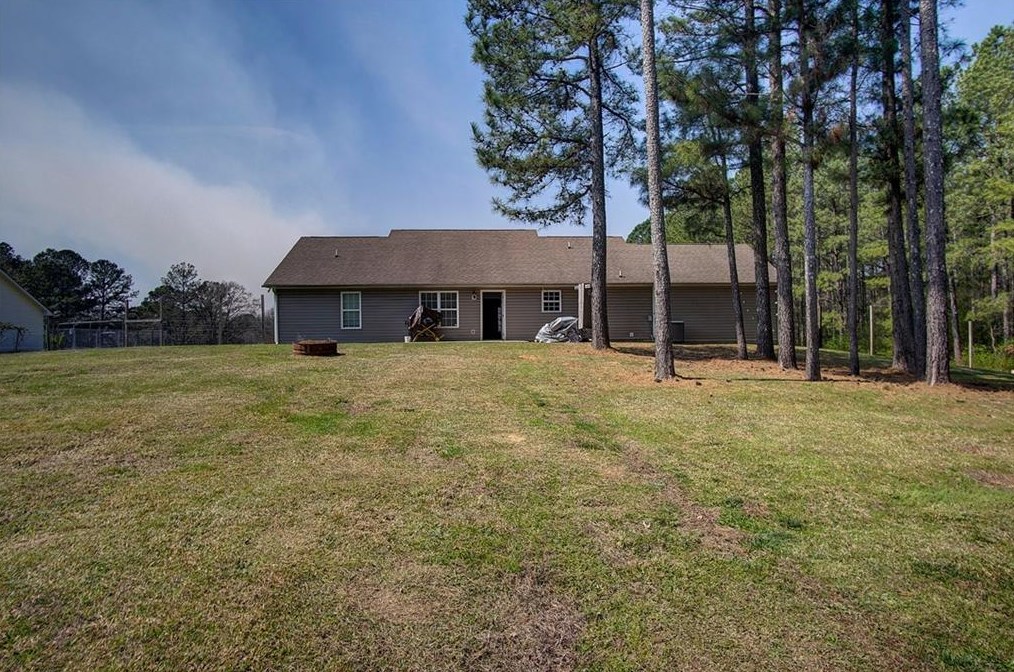 601 Hall Memorial Rd, Calhoun GA  30701-8357 exterior