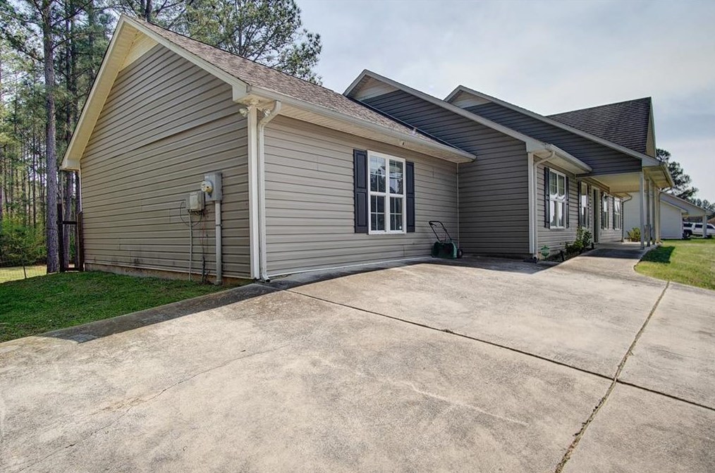 601 Hall Memorial Rd, Calhoun GA  30701-8357 exterior