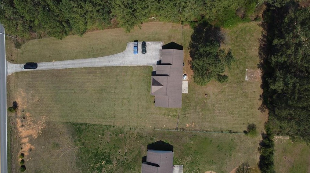 601 Hall Memorial Rd, Calhoun GA  30701-8357 exterior