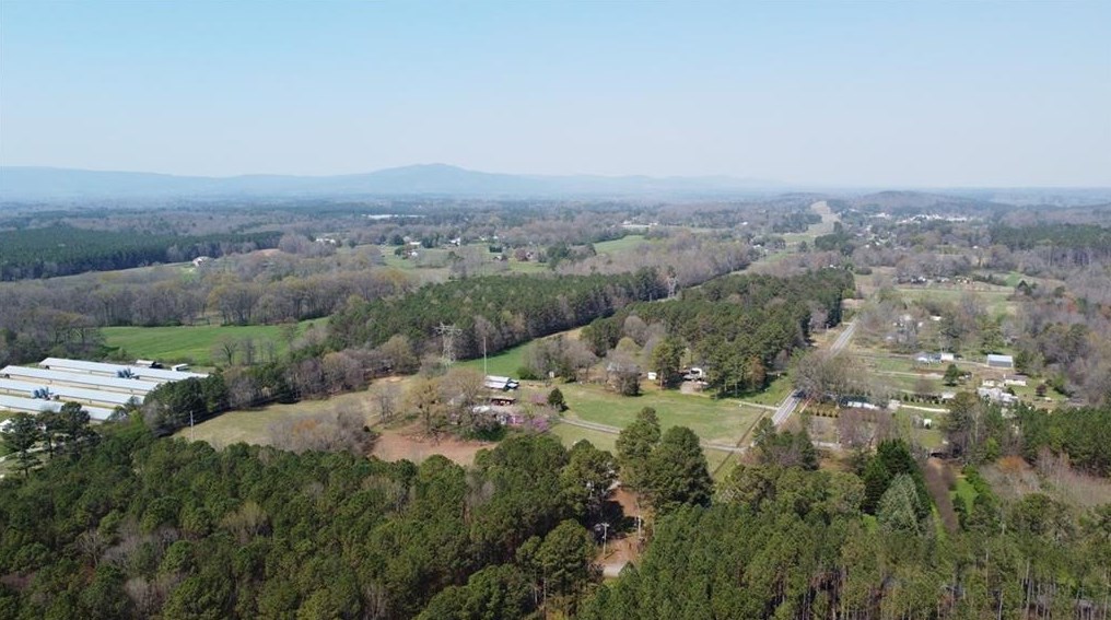 601 Hall Memorial Rd, Calhoun GA  30701-8357 exterior