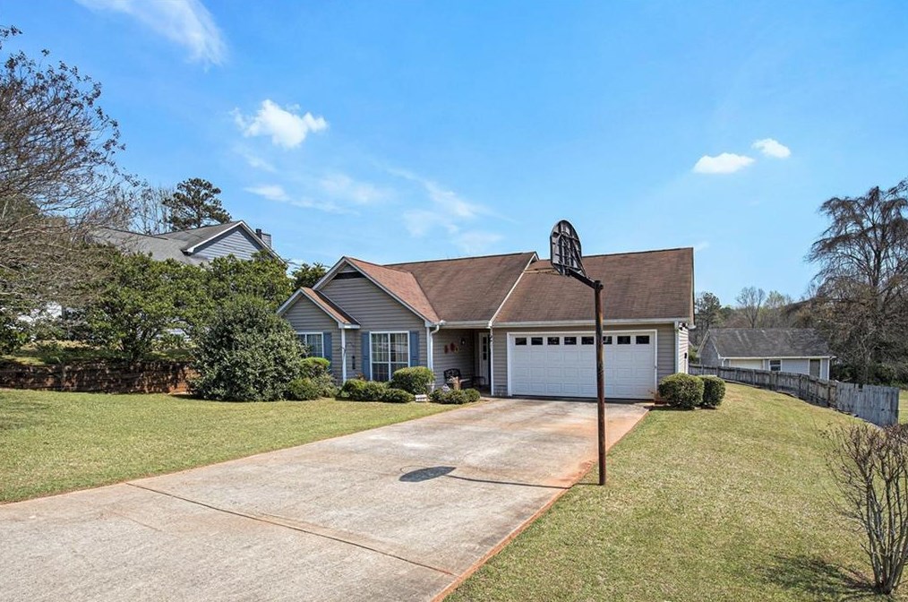 6206 Pembroke Dr, Rex, GA 30273