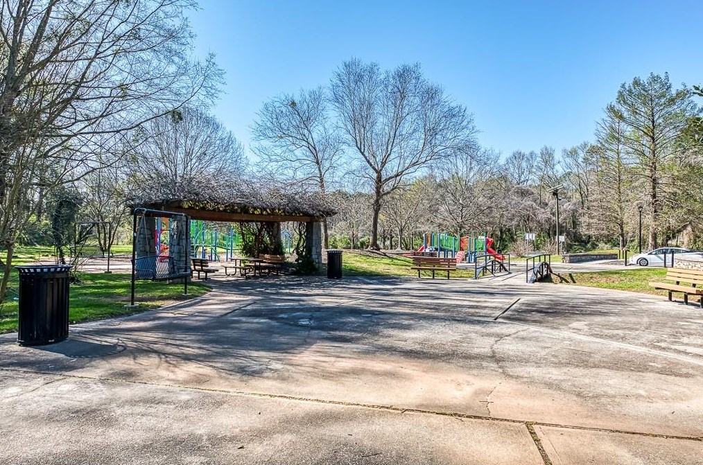 1842 Longdale Dr, Decatur GA  30032-5242 exterior