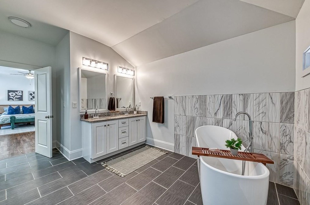 1842 Longdale Dr, Decatur GA  30032-5242 exterior