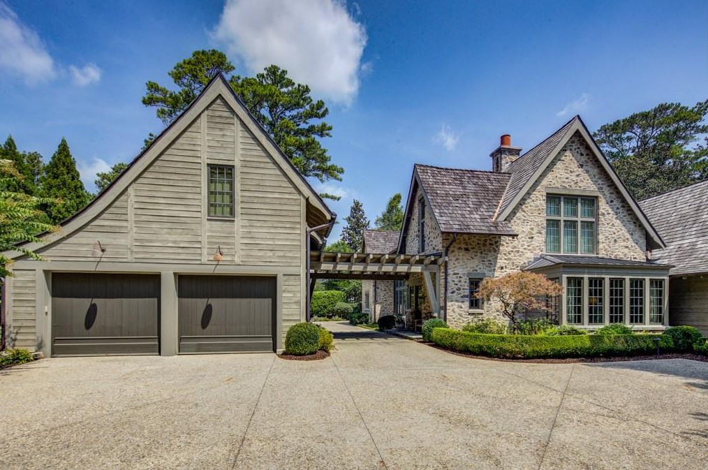 2979 Ridgewood Rd, Atlanta GA  30327-1900 exterior