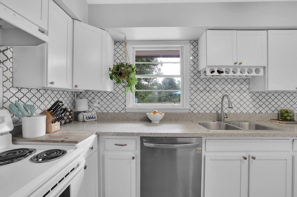 1083 Willivee Dr, Decatur GA  30033-4129 exterior