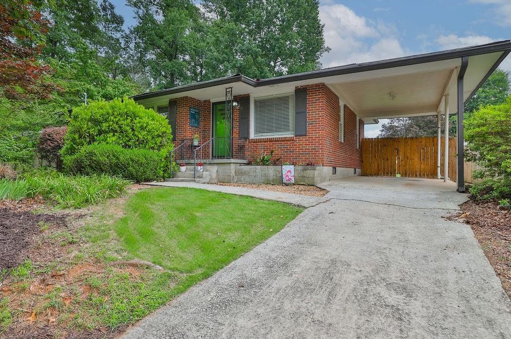 1083 Willivee Dr, Decatur GA  30033-4129 exterior