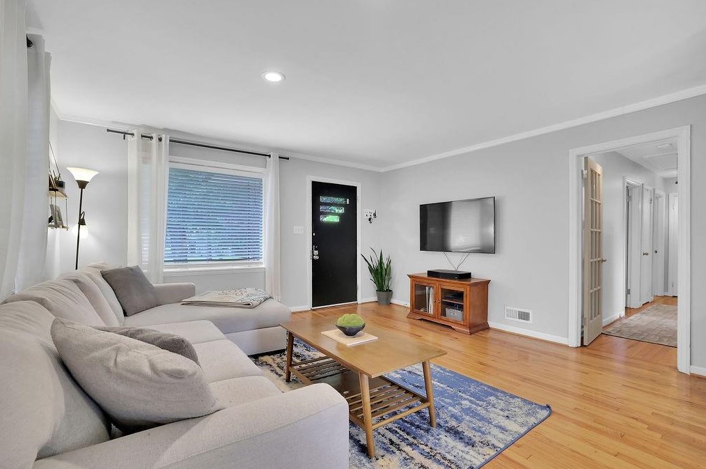 1083 Willivee Dr, Decatur GA  30033-4129 exterior