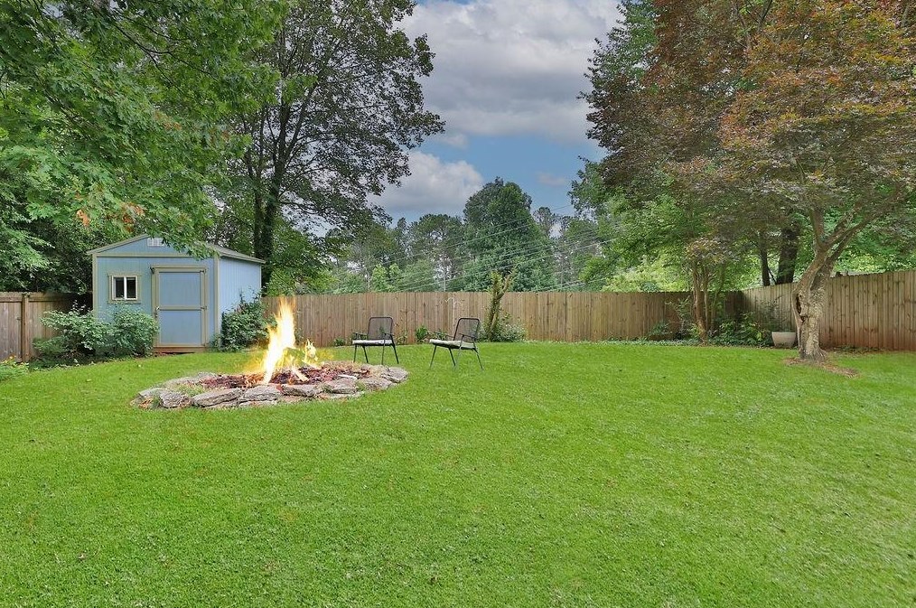 1083 Willivee Dr, Decatur GA  30033-4129 exterior