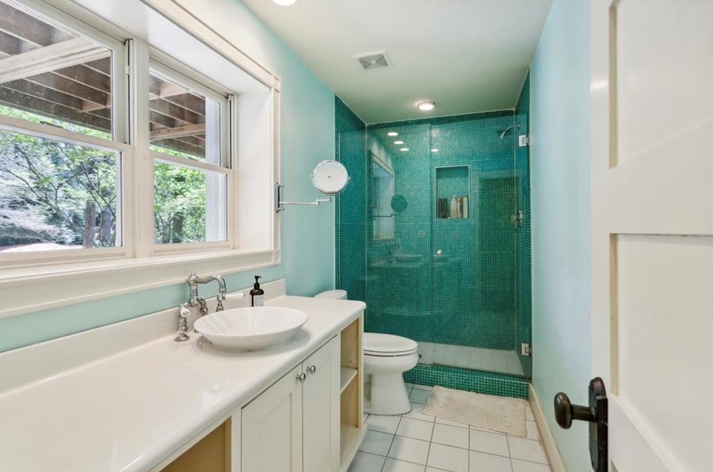 2979 Sequoyah Dr, Atlanta GA 30327-1807 exterior