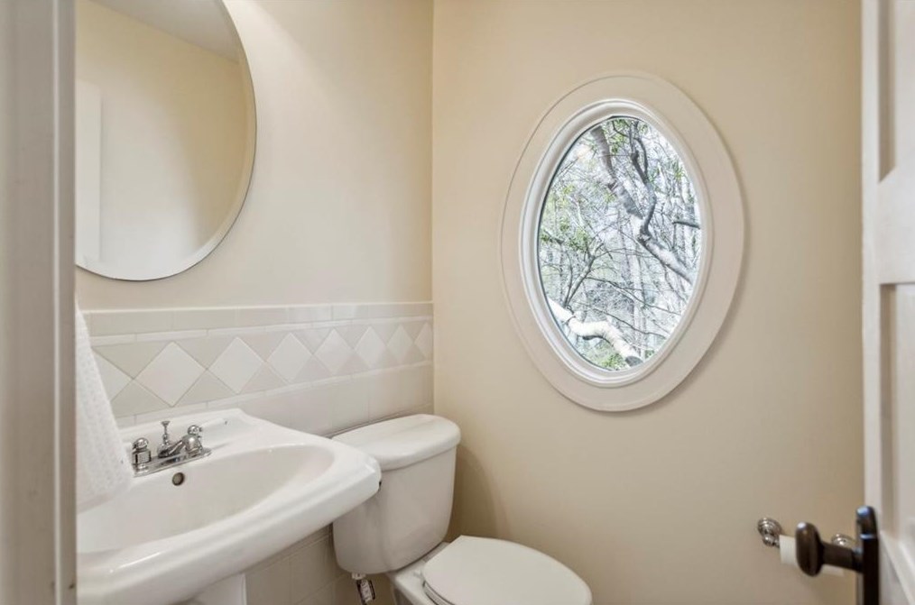 2979 Sequoyah Dr, Atlanta GA 30327-1807 exterior