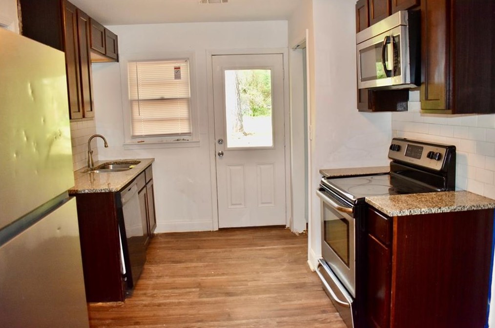 45 Baker Dr, Atlanta GA  30354-2017 exterior