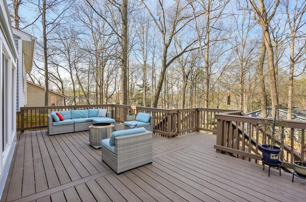 5080 Riv Vly Dr, Smyrna GA  30082-4116 exterior