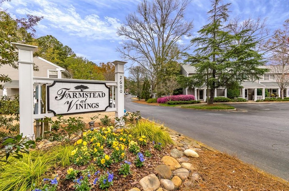 2666 Farmstead Rd, Smyrna GA  30080-2618 exterior