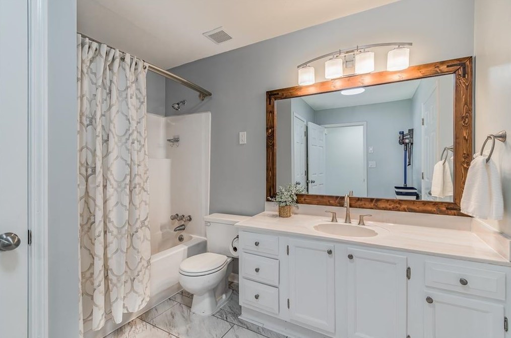 2666 Farmstead Rd, Smyrna GA  30080-2618 exterior