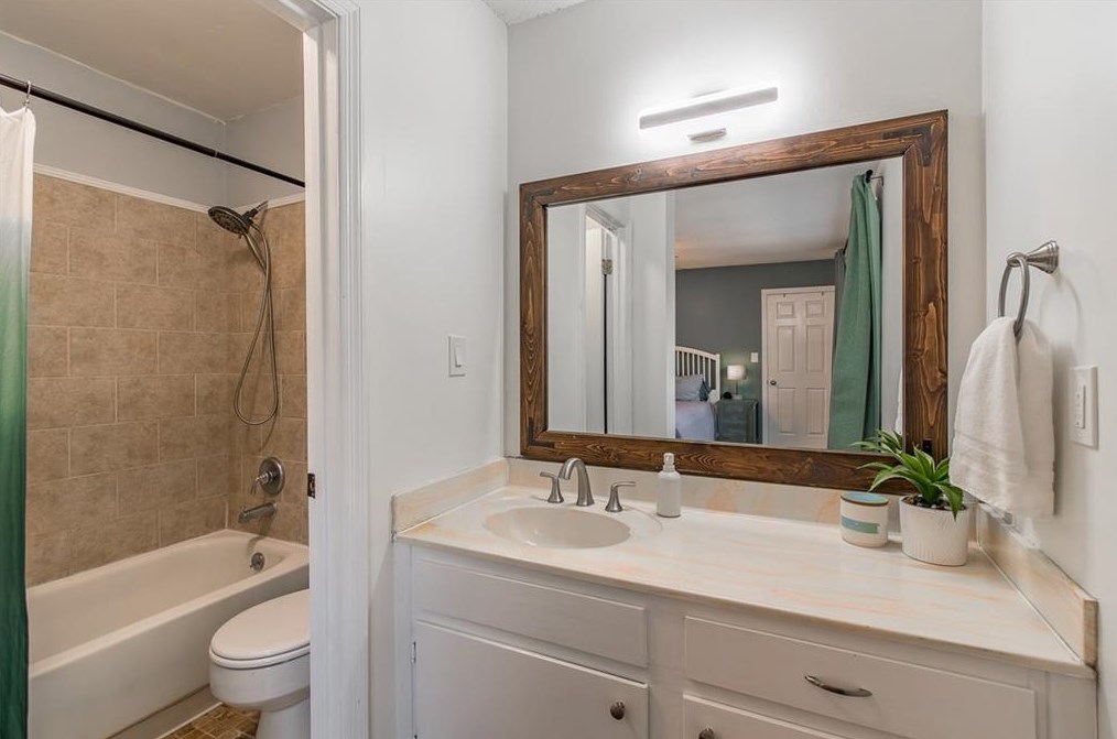 2666 Farmstead Rd, Smyrna GA  30080-2618 exterior