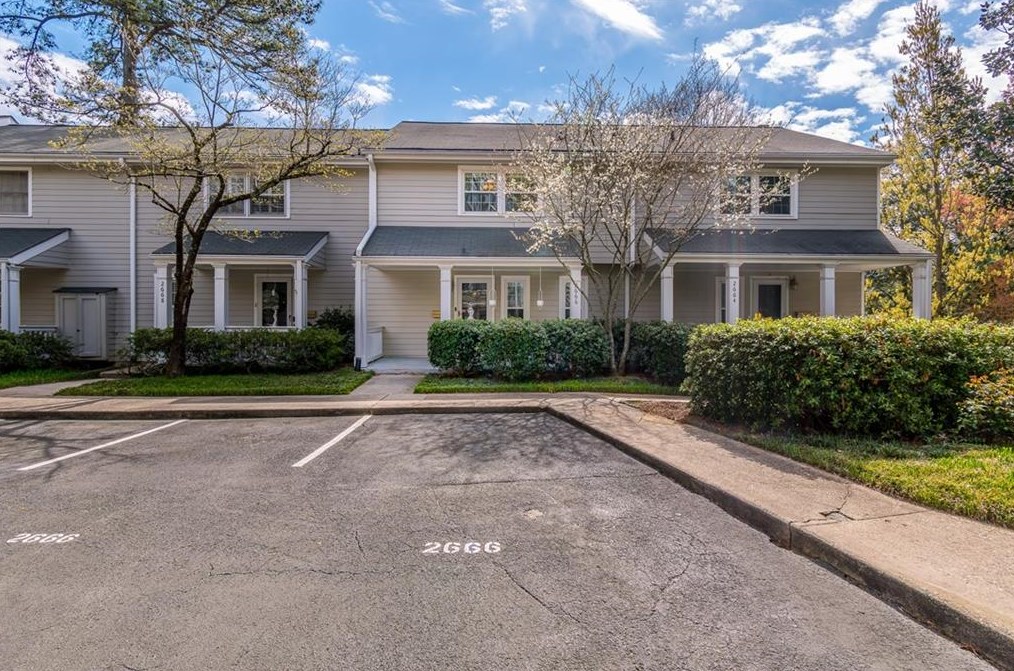 2666 Farmstead Rd, Smyrna GA  30080-2618 exterior