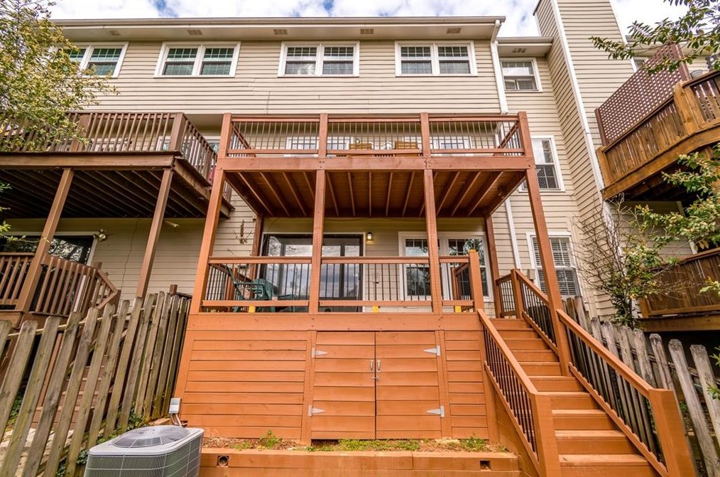 2666 Farmstead Rd, Smyrna GA  30080-2618 exterior