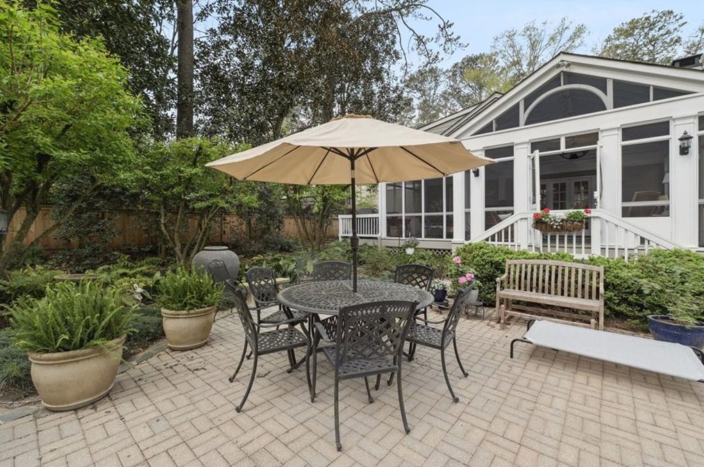 3975 Arden Way, Atlanta GA  30342-3949 exterior