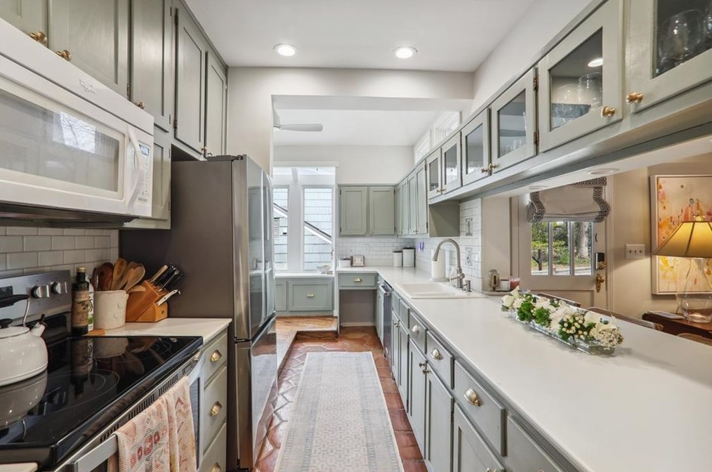 3975 Arden Way, Atlanta GA  30342-3949 exterior