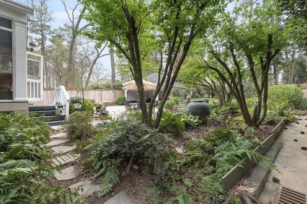 3975 Arden Way, Atlanta GA  30342-3949 exterior