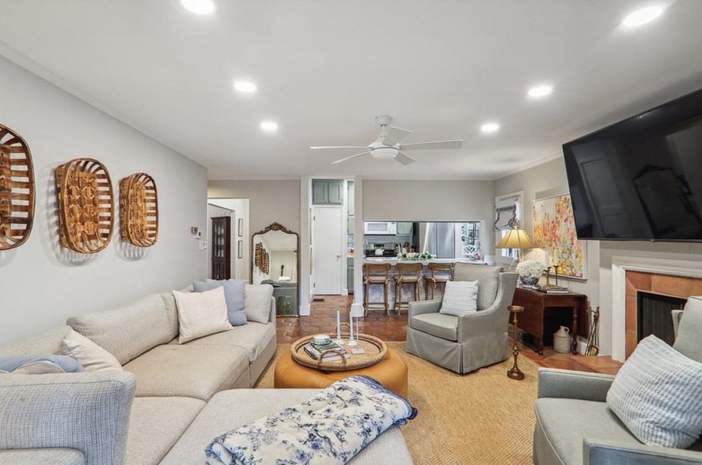 3975 Arden Way, Atlanta GA  30342-3949 exterior