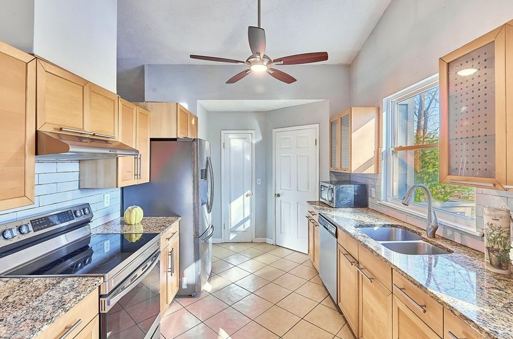 2825 Landington Way, Duluth GA  30096-4209 exterior