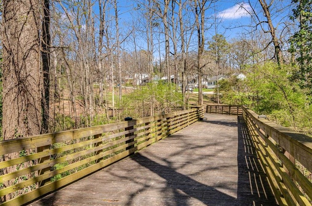 1107 Oak Knl Ter, Atlanta GA  30315-5213 exterior