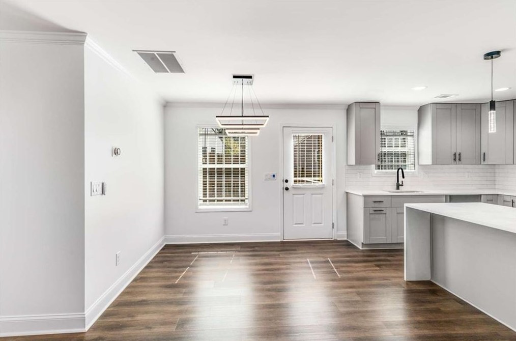 1107 Oak Knl Ter, Atlanta GA  30315-5213 exterior