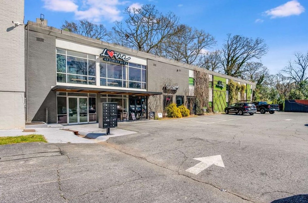 1107 Oak Knl Ter, Atlanta GA  30315-5213 exterior