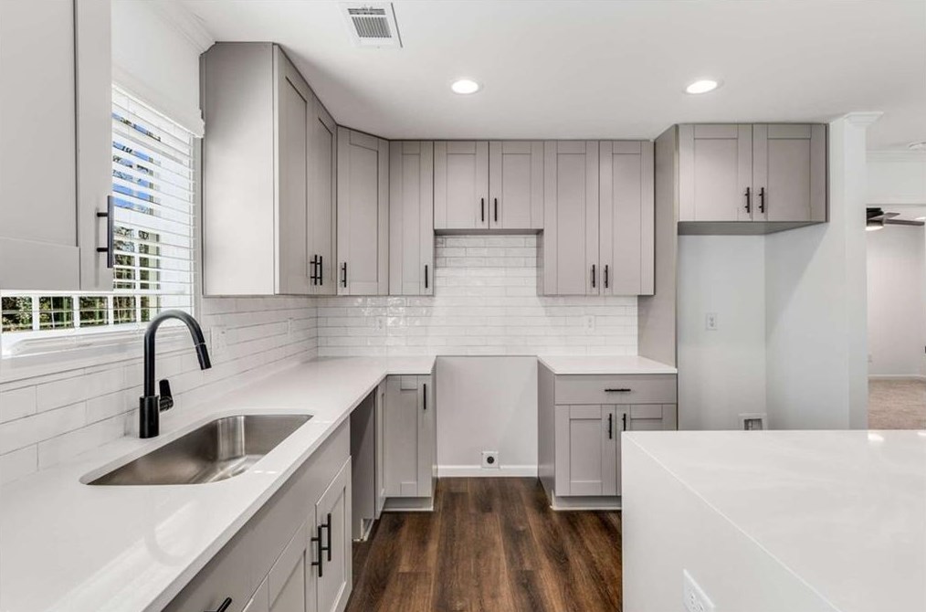 1107 Oak Knl Ter, Atlanta GA  30315-5213 exterior