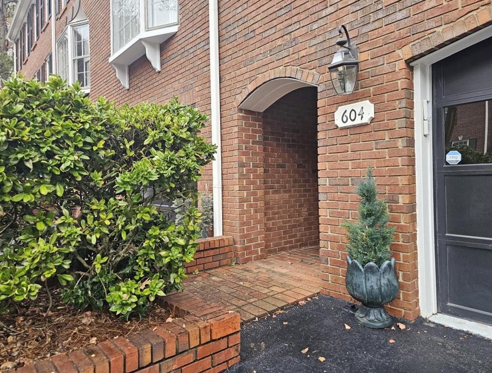 604 Dunwoody Chace, Atlanta, GA 30328-6008